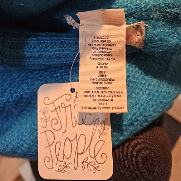 Free People Kennedy Scarf Wrap Fine Waffle Knit Soft Oversized Tailored Blue NWT - Picture 5 of 13